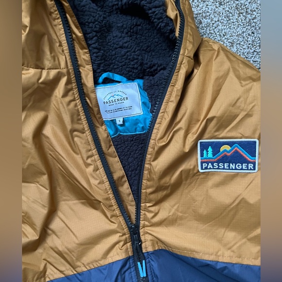 Two-Tone Hooded Dressing Robe - Picture 6 of 6